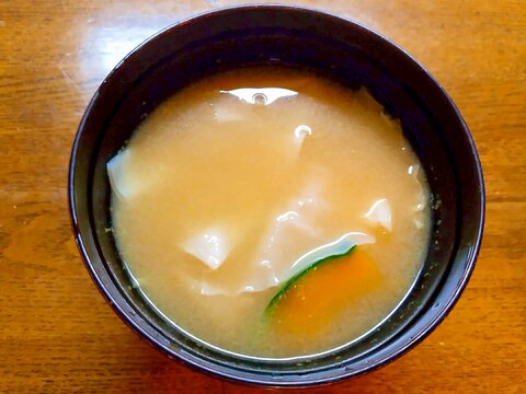 キャベツと南瓜と餃子の皮の味噌汁